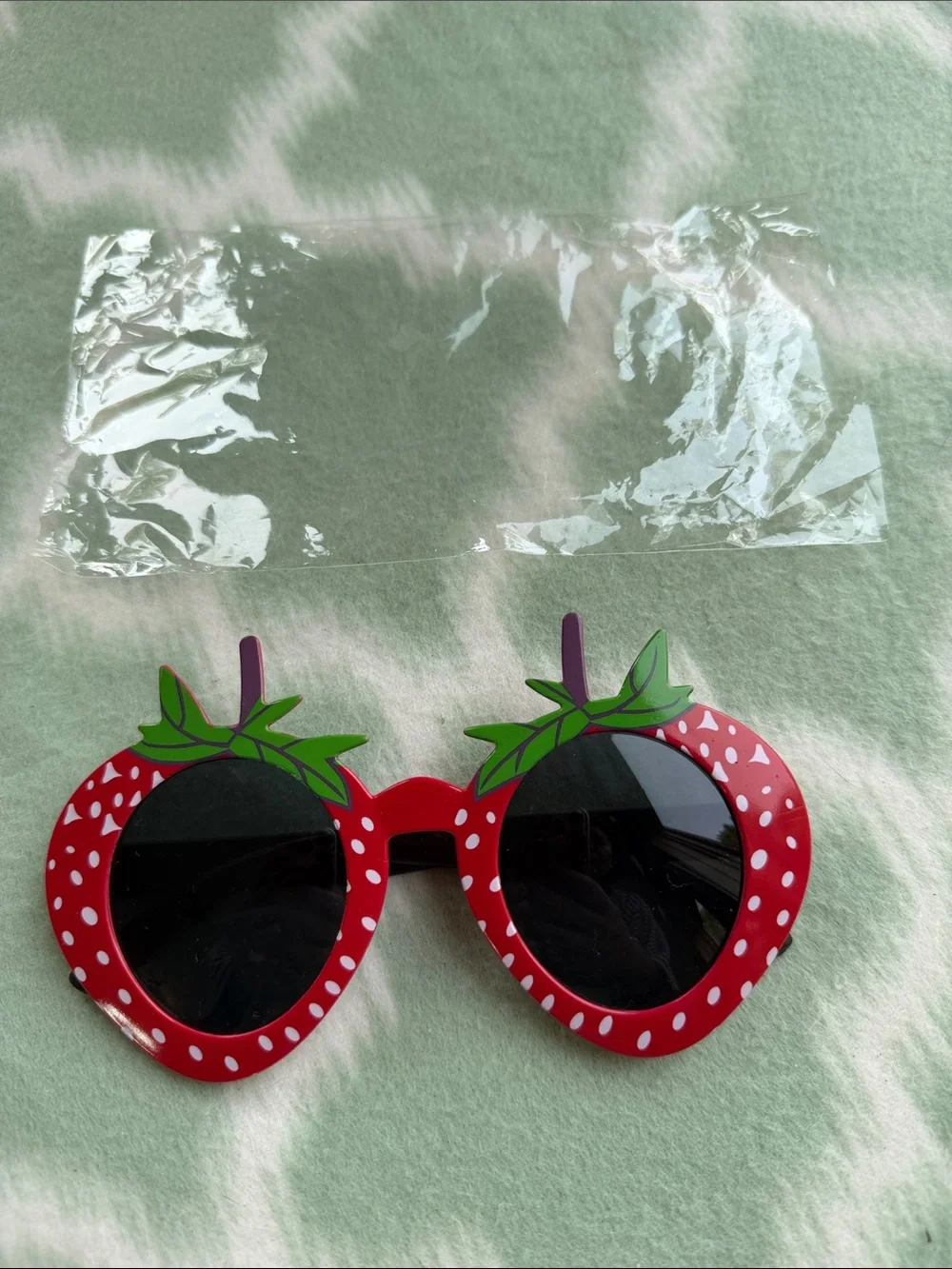 Novelty Strawberry Sunglasses - Red with Green Leaves - Picture 1 of 7